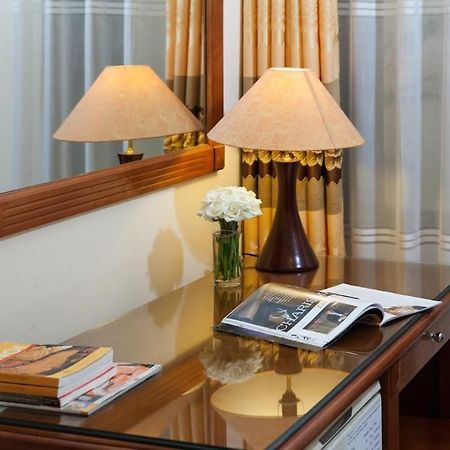 Lucky Central Hotel & Travel Ханой Екстер'єр фото
