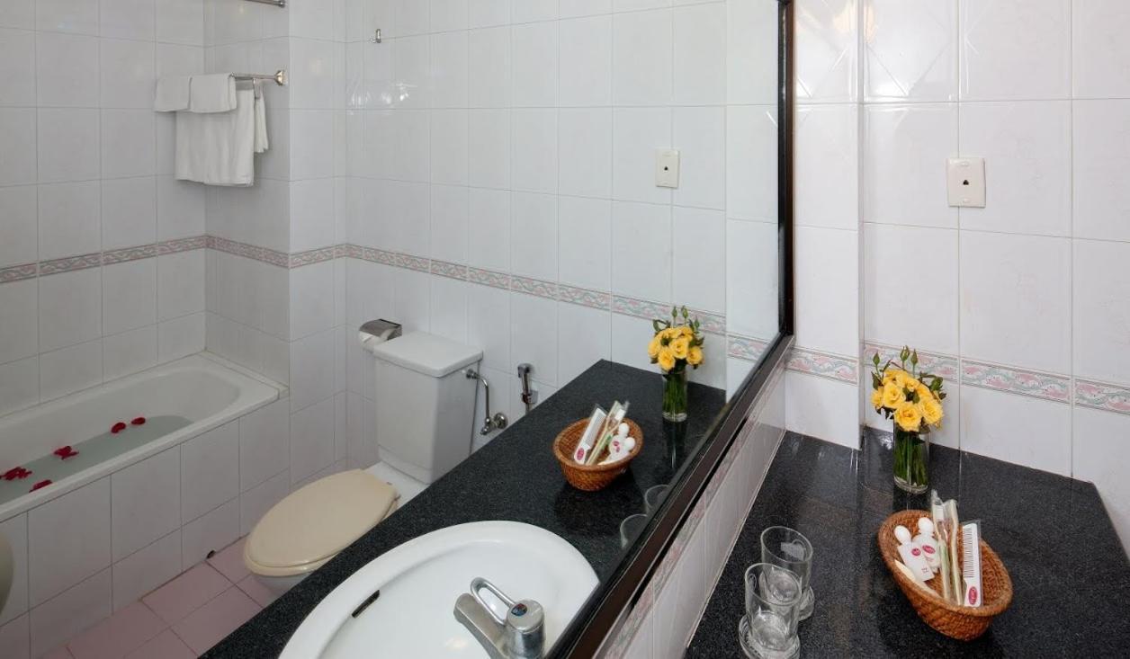 Lucky Central Hotel & Travel Ханой Екстер'єр фото